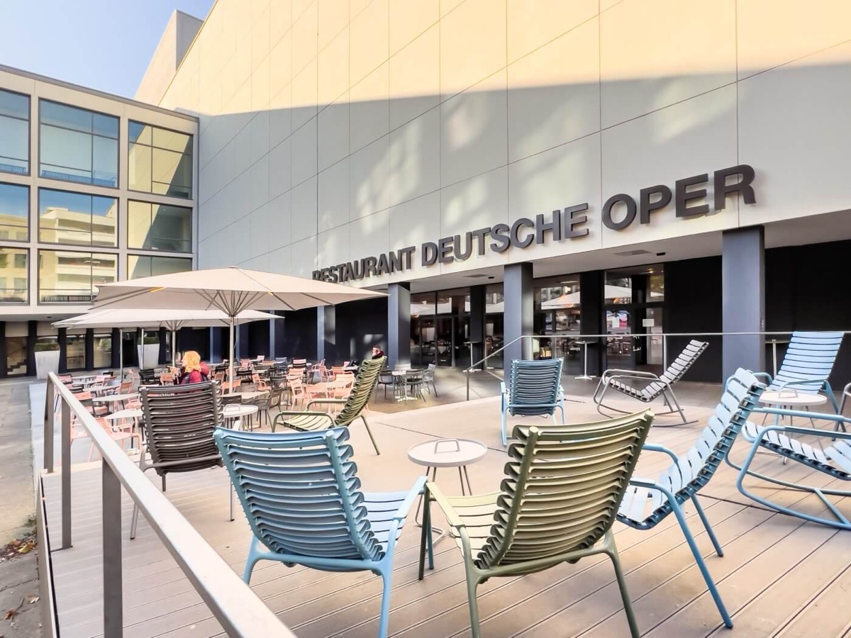 Vorplatz an der Deutschen Oper
